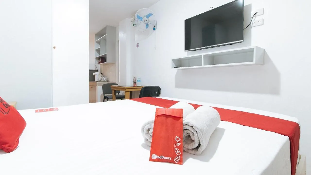 *** Hotel Reddoorz Plus Bienvenido Boarding House Las Pinas Weekly Stay Philippines