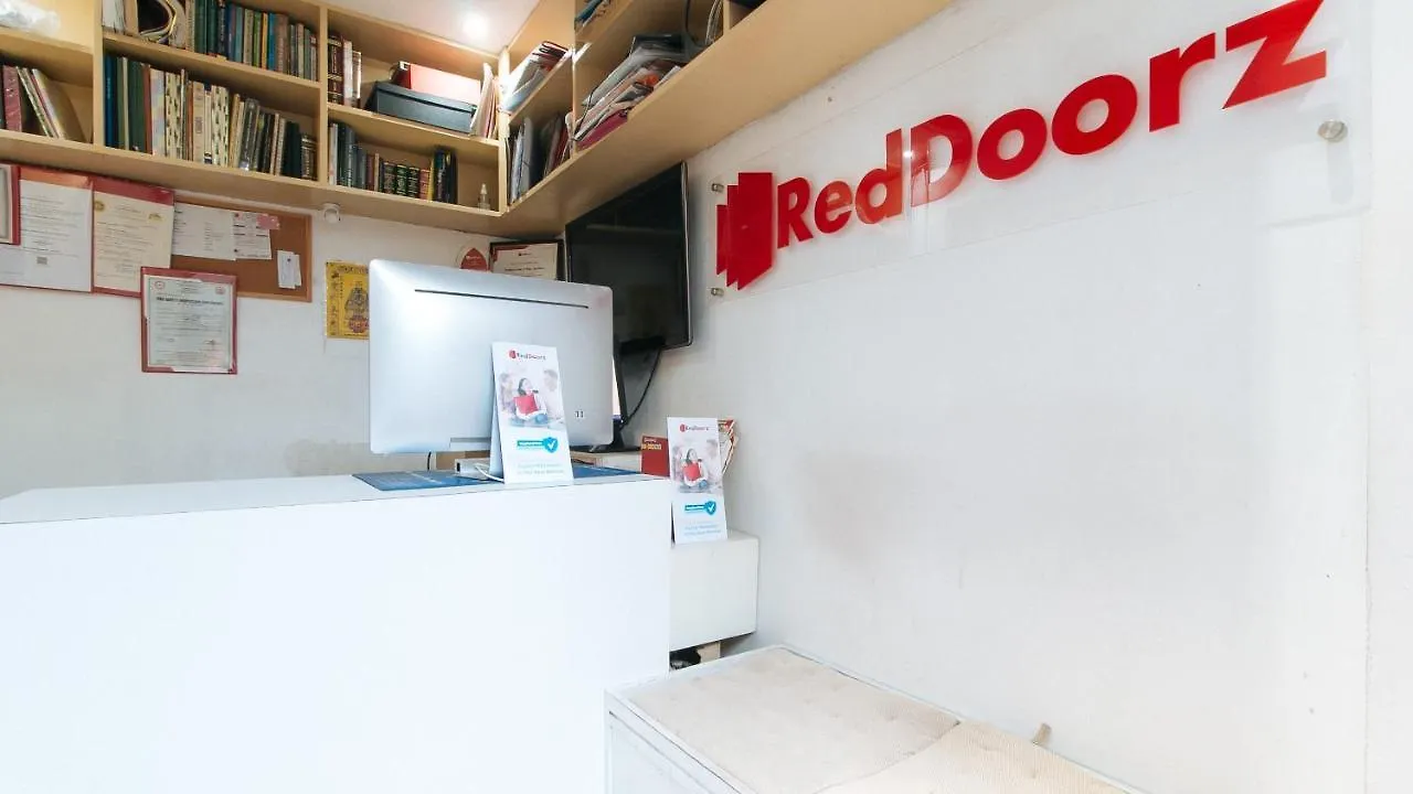 Hotel Reddoorz Plus Bienvenido Boarding House Las Pinas Weekly Stay